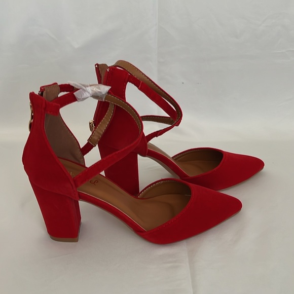Red heels - Picture 2 of 3